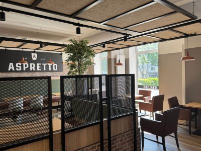 Café Impressionen Aspretto, mehrere Sitzgruppen